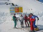 Walter und seine Gruppe vor der Abfahrt runter nach Galtr